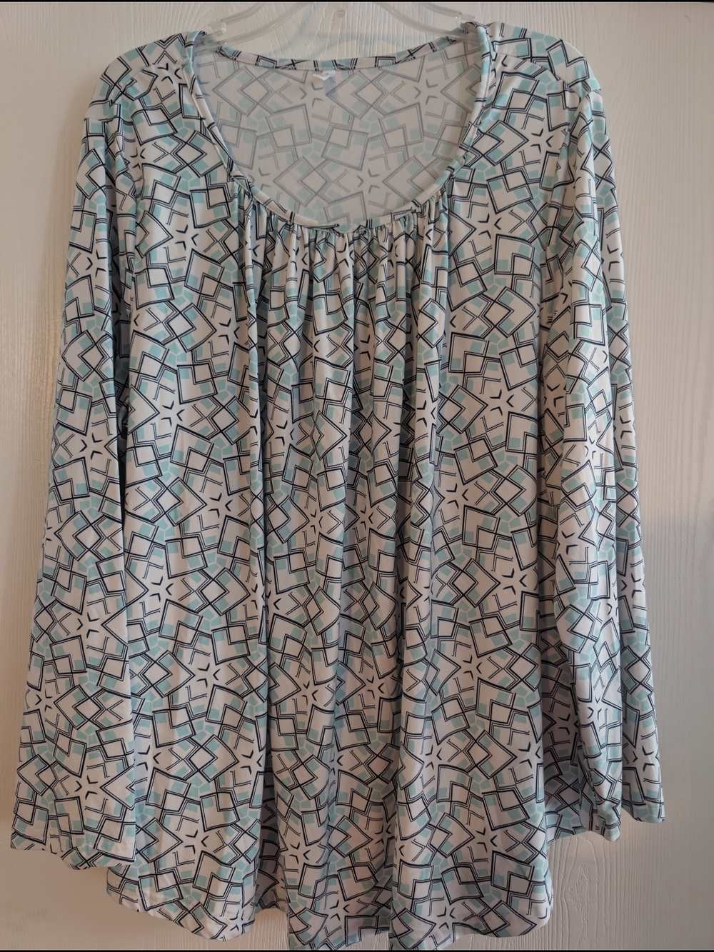 Geometric Scoop-Neck Tunic Top in Light Blue & White